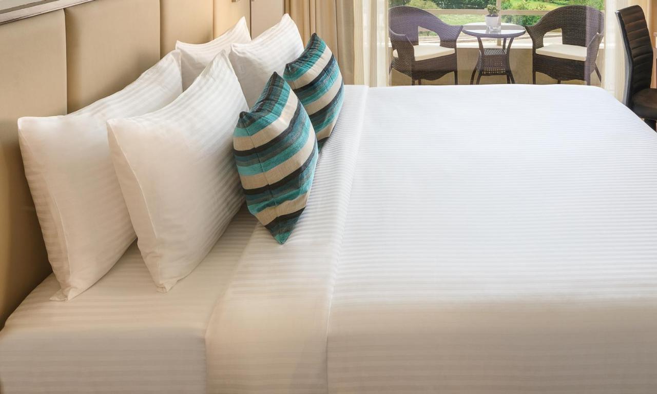 Sandal Suites By Lemon Tree Hotels Noida Zewnętrze zdjęcie