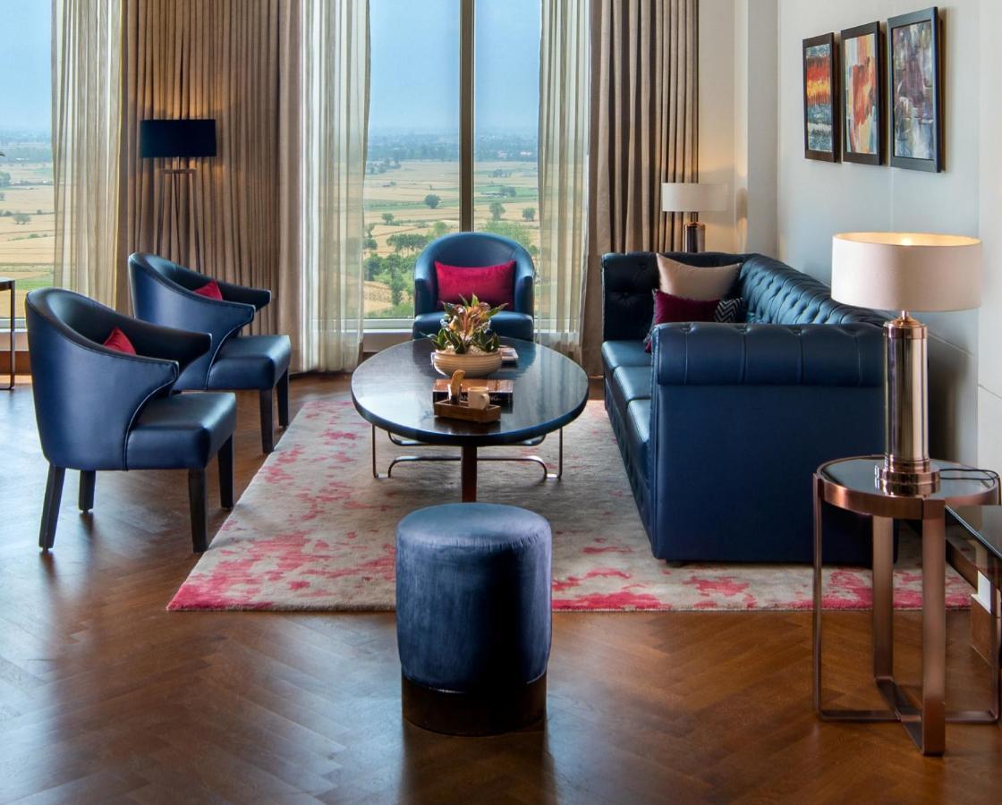 Sandal Suites By Lemon Tree Hotels Noida Zewnętrze zdjęcie