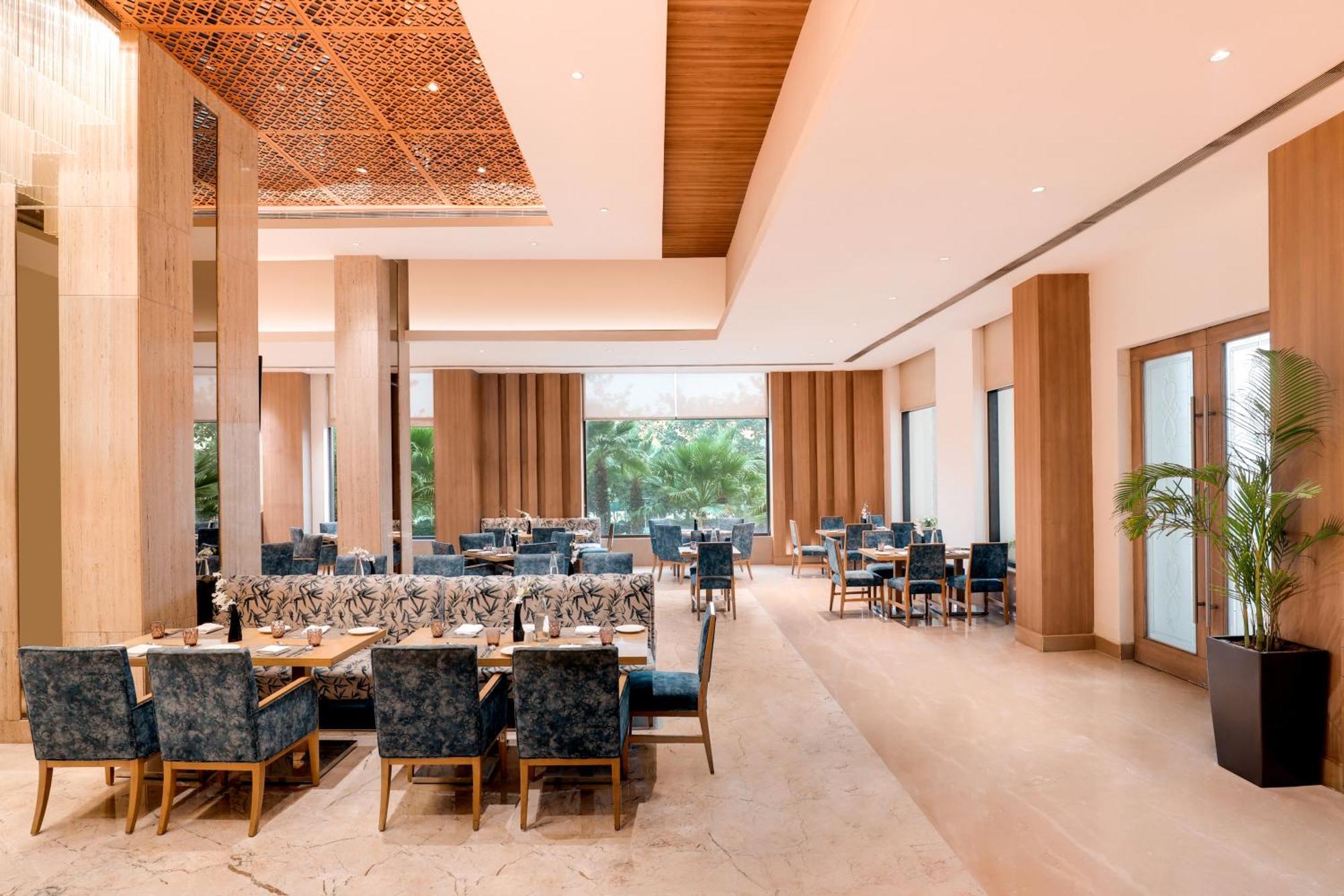Sandal Suites By Lemon Tree Hotels Noida Zewnętrze zdjęcie