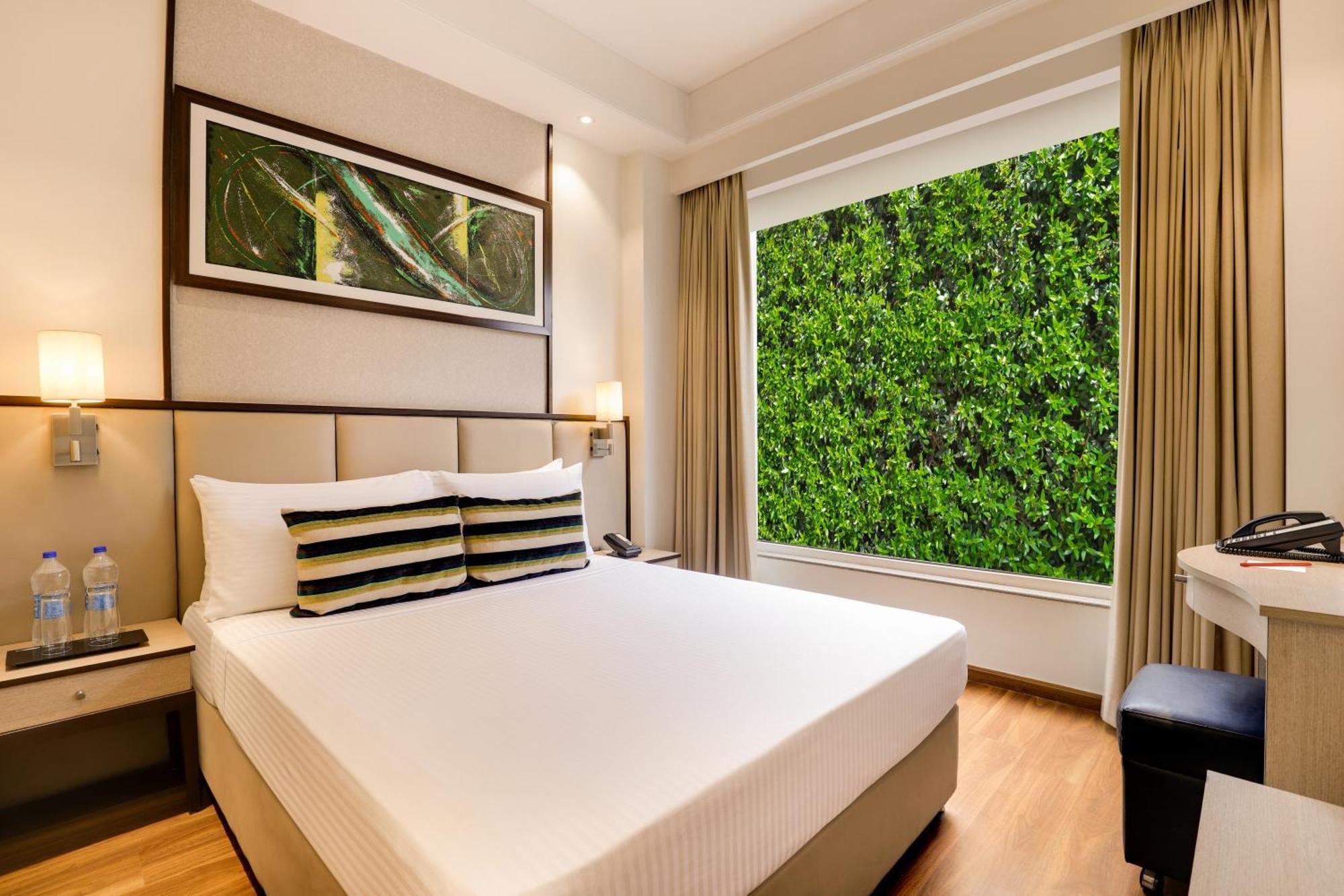 Sandal Suites By Lemon Tree Hotels Noida Zewnętrze zdjęcie
