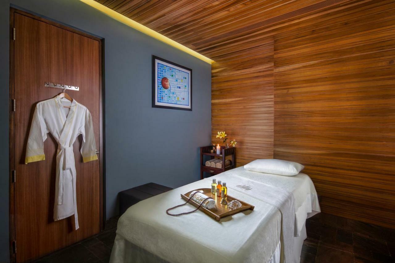 Sandal Suites By Lemon Tree Hotels Noida Zewnętrze zdjęcie