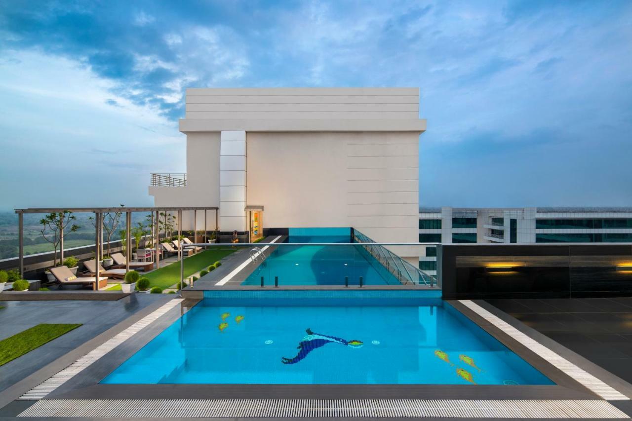 Sandal Suites By Lemon Tree Hotels Noida Zewnętrze zdjęcie